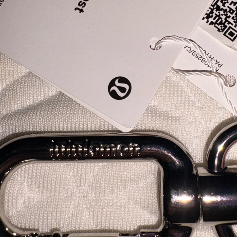 Lululemon Never lost Keychain - Picture 4 of 5